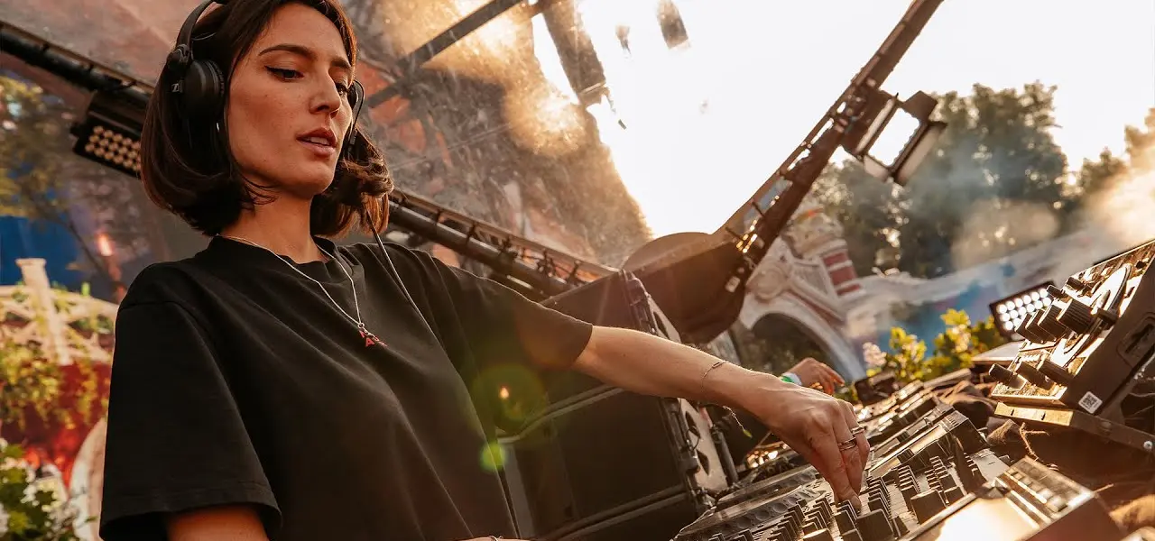 Amelie Lens